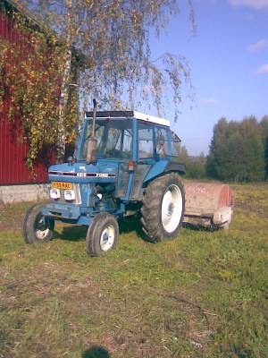 Ford 4610 ja elho
pehkun pöyhintä kone
