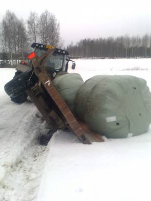 kärri nurin
kaatu kuorma ko män vallu ojjaa ja kärri peräs

