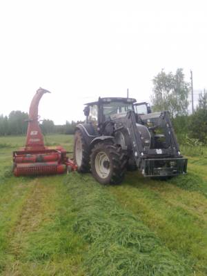 Valtra N101 ja jf850
Virtasen teossa
