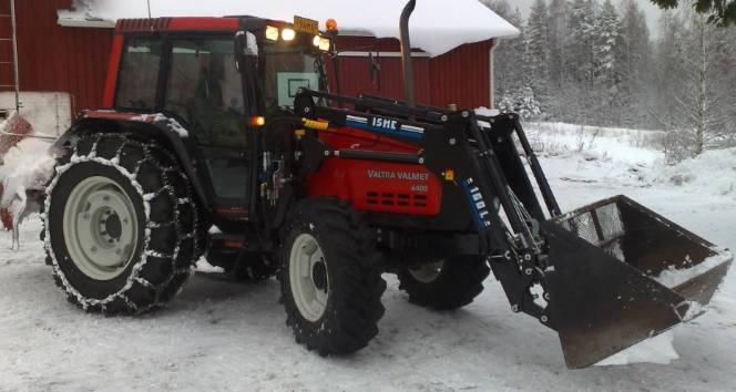 Valtra 6400
Tuli hommattua 802:n tilalle tämmönen vallu, fiksailin samalla vaimoväellekin kelpaavaks=)
