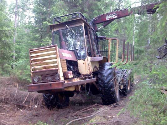 Valmet M4
Mettäs..
Avainsanat: valmet m4 metsäkone