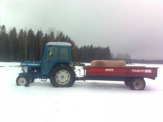 ford 4610 -82 ja tuhti
joku vuosi kokkua tekemäsä,kuvan foortiin on kertyny 2150h  uudesta asti ollu
Avainsanat: ford 4610