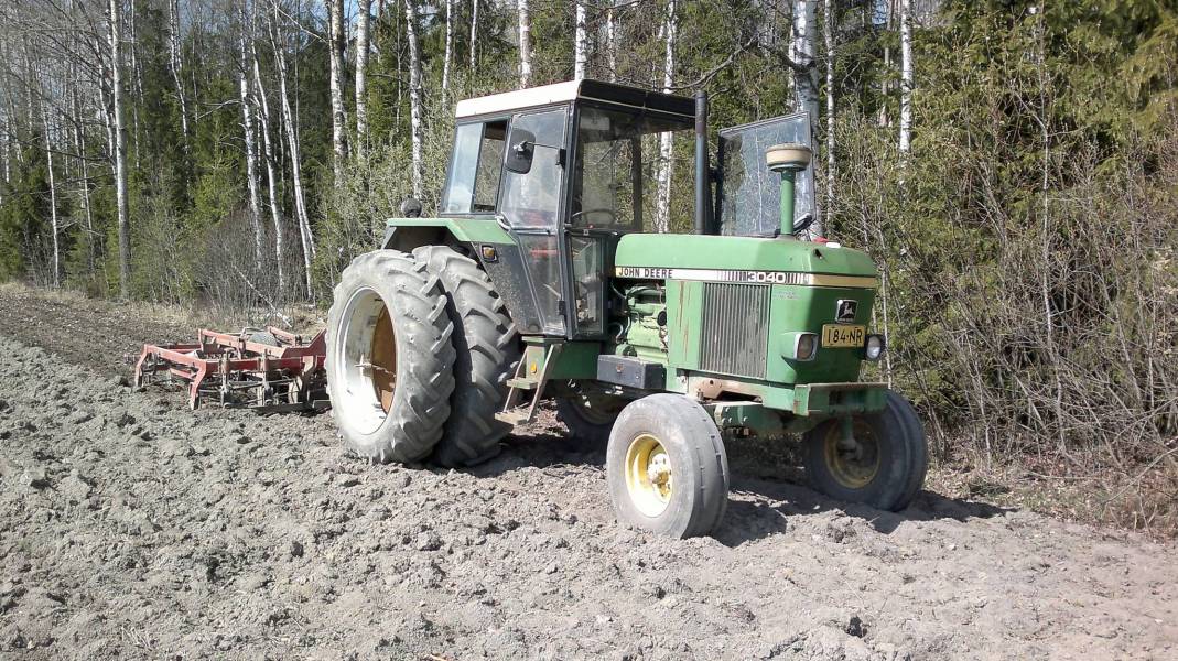 john deere ja esa patu 360
Avainsanat: jonteere ja esa patu