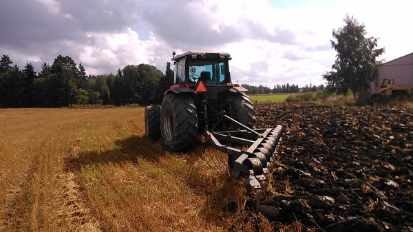 Massey ferguson 9240 ja goljatit.
Avainsanat: Mf ja goljatit.