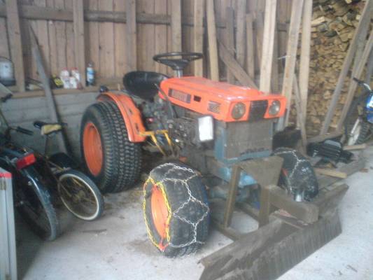 kubota b6000
eipä taida enää tänä vuan enää lunta tulla ei oo pariin viikkoon aurattukkaan
Avainsanat: traktorit ja koneet