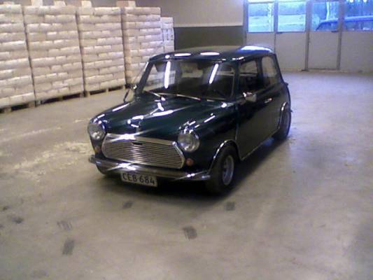 siinä meitin isän mini 1000
Avainsanat: autot