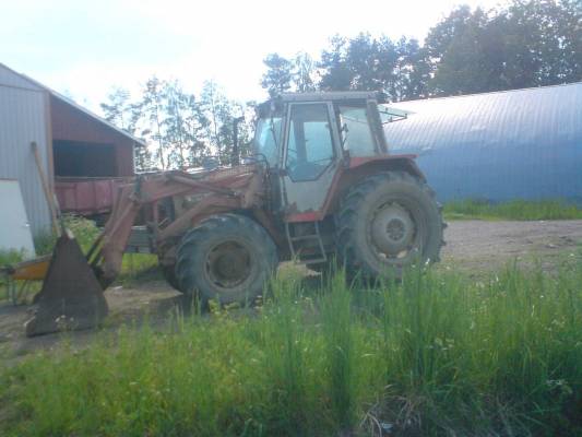 massey ferguson 690
kyl on jo parhaat päivänsä nähny
Avainsanat: traktorit ja koneet