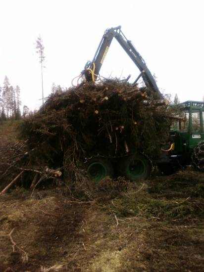 risun ajoa ismekillä
pikku kuormia
Avainsanat: jondeere