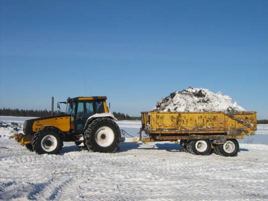 Valtra 8550
Maanajo kalustoa
