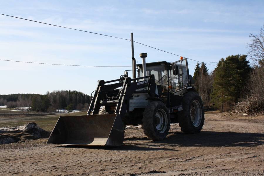 Valmet 905T
Valmetti kevät auringossa.
Avainsanat: Valmet 905