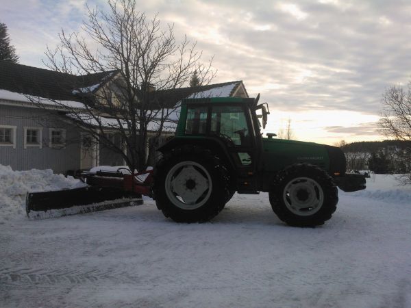 Loskan aurausta.
Valtra 6850 & Jykevä 
Avainsanat: valtra jykevä