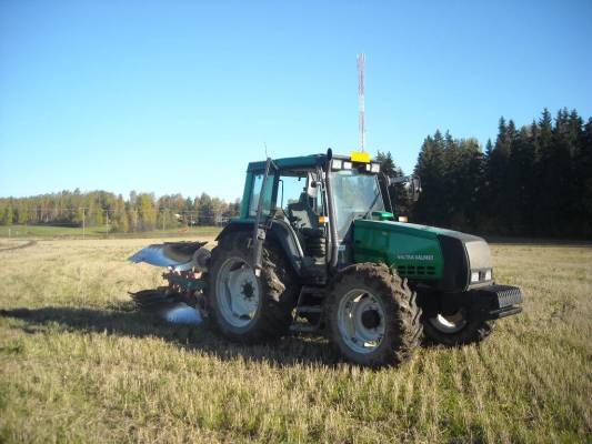 Valtra & Kvernelandit
6850 & Kverneland EM85. Tämän sykysyn kyntöjä.
Avainsanat: valtra kverneland