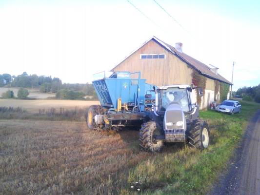 Jurtin nostoa.
Valtra T190&edenhall 734
Avainsanat: Valtra T 190