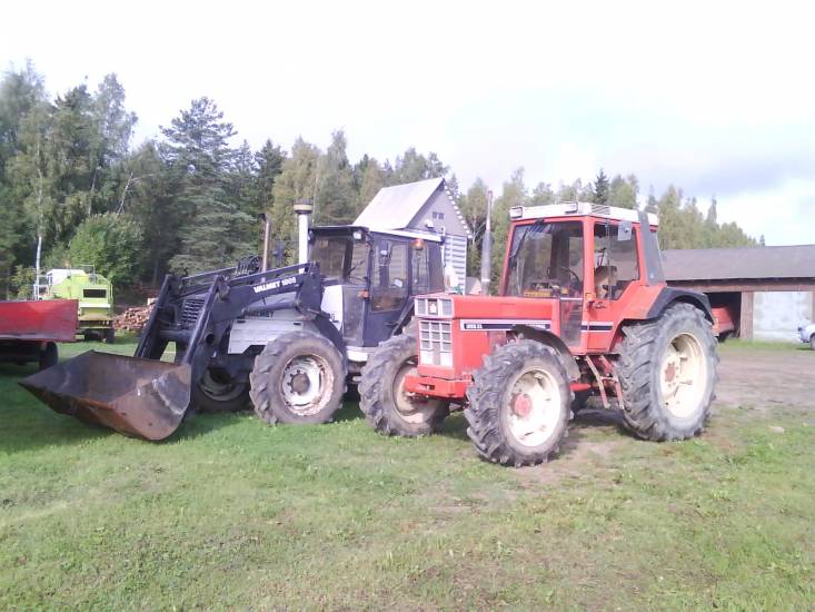 Valmet 905 & Natikka 1056
Voima kaksikko. Takana claas 58
Avainsanat: Valmet Natikka