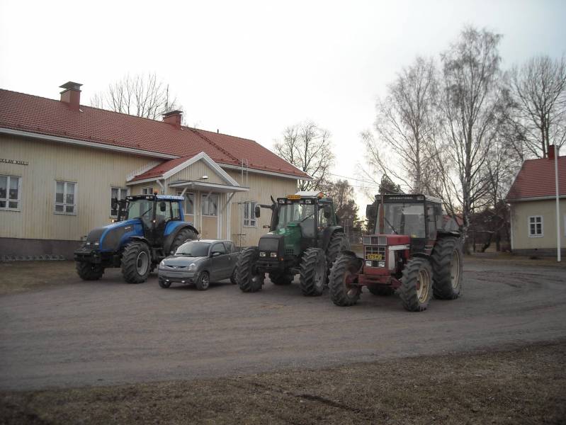 Valtra T140,Aixam A741,Valtra 6850 ja IH 955
Poikien kans saunomaan menossa :)
Avainsanat: Valtra