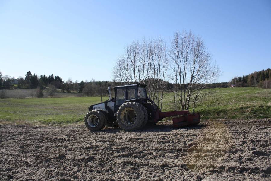 Valmet 905 & VM
Vesivakojen ajoa
Avainsanat: Valmet