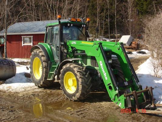 john deere 6820 autopowr
3200 tuntia ajettu autopoweri alakuperäsellä lootalla
Avainsanat: jd,autopowr