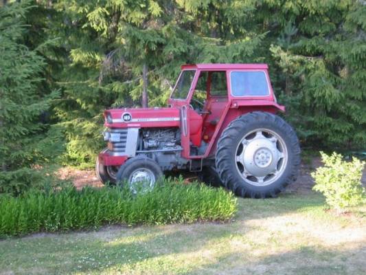 Massey Ferguson 165
Massey Ferguson 165 S Multi Power Palmun pienemmällä hytillä
Avainsanat: MF MasseyFerguson 165