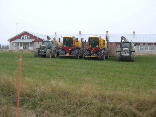 Fendt 930 2xvredo ja Fendt924
Paskakoneet Kiuruveellä
Avainsanat: vredo paskareino