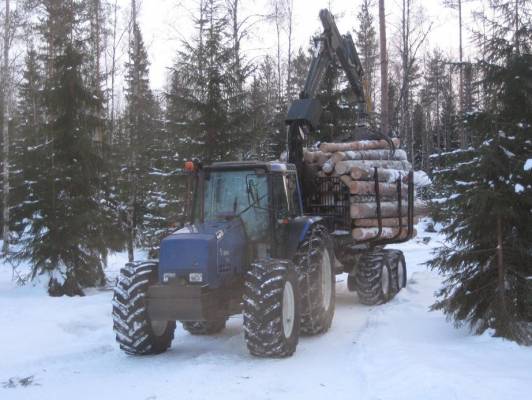 Valmet 8400 
valmet 8400 ja kronos 5010
Avainsanat: valmet paskareino