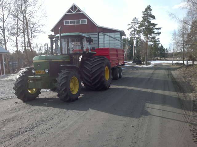 john deere 3650 ja Junkkari 120
viljan siirtoa  John Deere ,vm-90 
Avainsanat: john deere