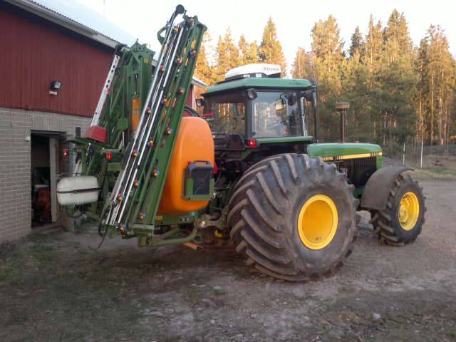 john deere 3650 +Amazone
toisesta suunnasta
Avainsanat: john deere