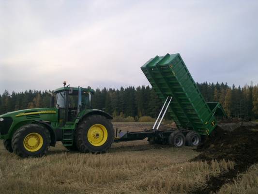 john deere 7720+Rattaat
maata kippailemassa ,kallio piiloon.
Avainsanat: John Deere