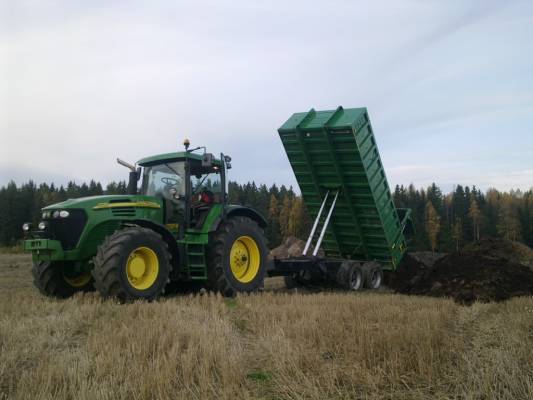 john deere 7720+ rattaat
vähän maata kallion päälle.
Avainsanat: John Deere