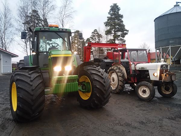 John Deere 7710 ja David Brown 990
Uudet kummit jontikkaan ja isompi Palax Daavidin perään
Rauhallista Joulua 
Avainsanat: John Deere