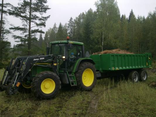 John Deere 6610 +Scania rattaat
John Deere 6610 ,vm-2000,James 3030 etukuormain omalla pumpulla,Scania kärryt vuodelta ekr.
Avainsanat: john deere