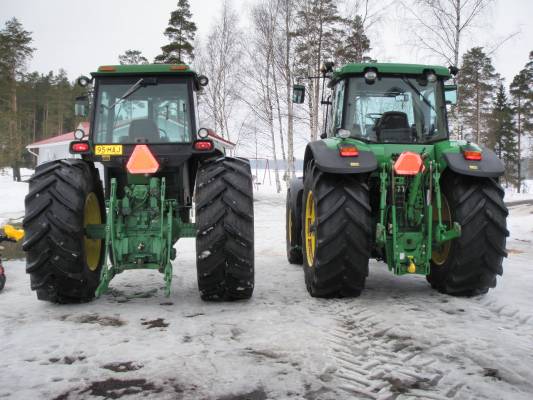 John deere
7720 ja 4640 takaa päin ,tulis  nyt vaan kylvö kelit pian.
Avainsanat: john deere