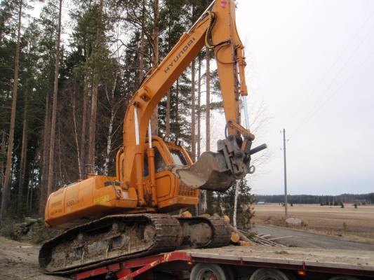 Hyundai 130 lcm-3
Kaivuut tehtynä metsä mallin hyntailla.
Avainsanat: Hyundai