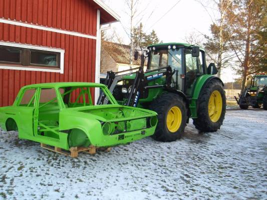 john deere  6420
lada pajalle jontikoilla ,6420 vm-05 +6200 vm-95 ja hyvin kulki
Avainsanat: john deere