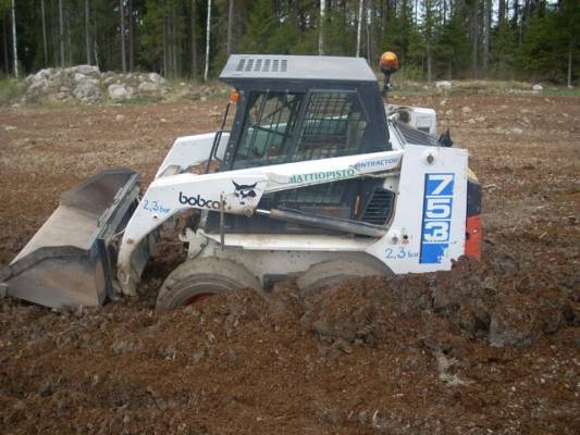 Osu ja upposi
Ei kantanu......
Avainsanat: Bobcat 753