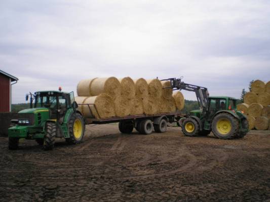 Olkipaalien ajo syksy 2009
Olkipaalien ajo alussa
Avainsanat: JD John Deere