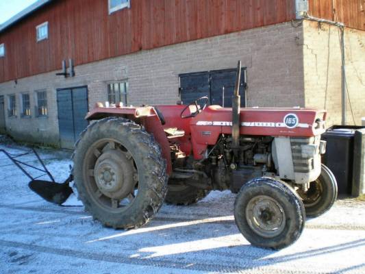 Massey ferguson 165 multipower
Käytiin vähän kyntämässä
