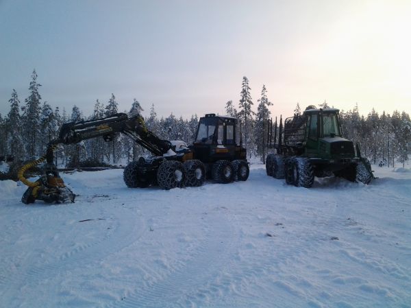 Ponsse Cobra ja John Deere 1110D
Avainsanat: Ponsse Cobra John Deere 1110D H60