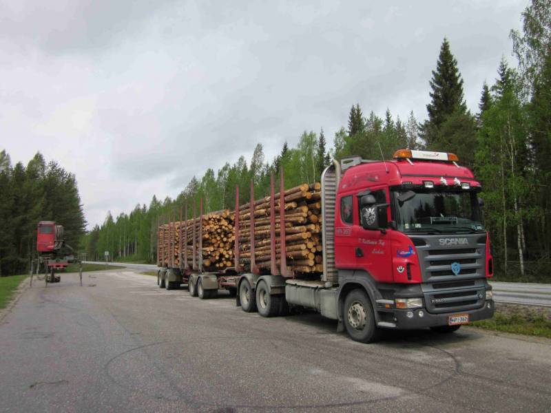 Suokuokan jättö.
Avainsanat: scania