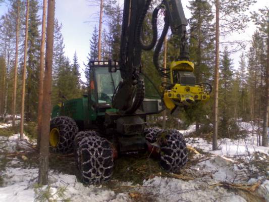 harvennuksella
oli muute hyvä tehä ko oli puhasta männikköä
Avainsanat: timberjack 1070 timber91