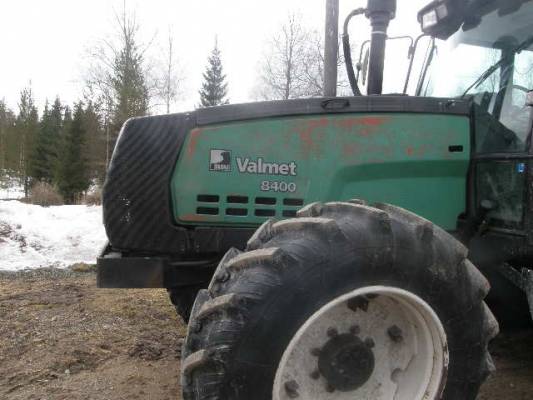 valmet 8400 
valmet 8400 on raakaa voimaa!!!!!!!!!!
