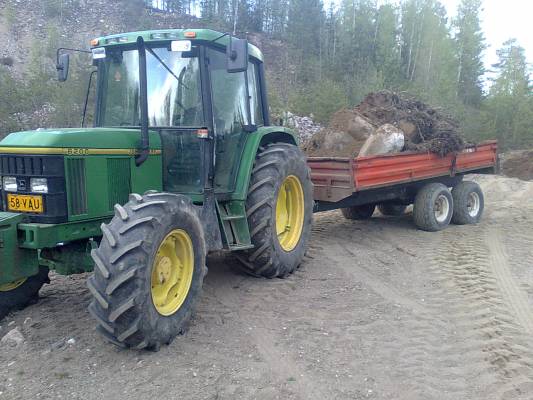 jontikka ja velsa
terveisiä ei täällä päin ajella!!!!
Avainsanat: john deere