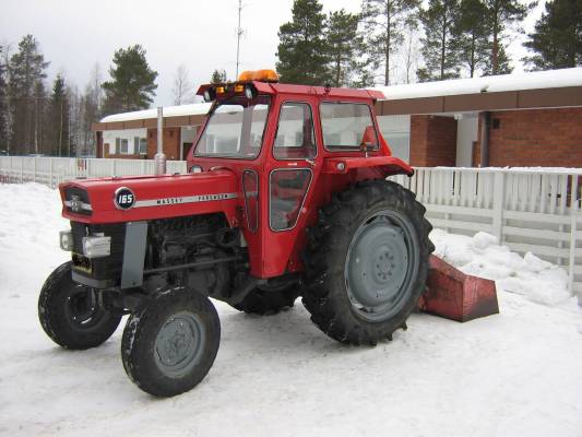 Massey Ferguson 165 vm.1969
siinä laittelin talven aikana
Avainsanat: M-F 165 1969