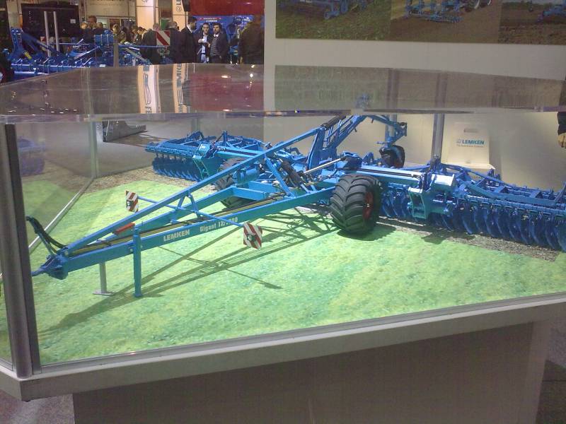 lemken
lemken muokkari. oli ihan aidon näköinen
Avainsanat: agriteknica 2011