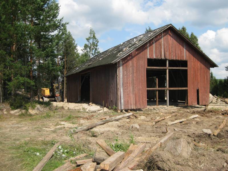 suulin siirto. osa10
Hiljaa hyvä tulee. Åkerman ja Länkkäri kiskoo suuli paikoilleen. Pieni Mäki hiuka jännitti mutta kyllä se siitä tuli.
Avainsanat: suuli