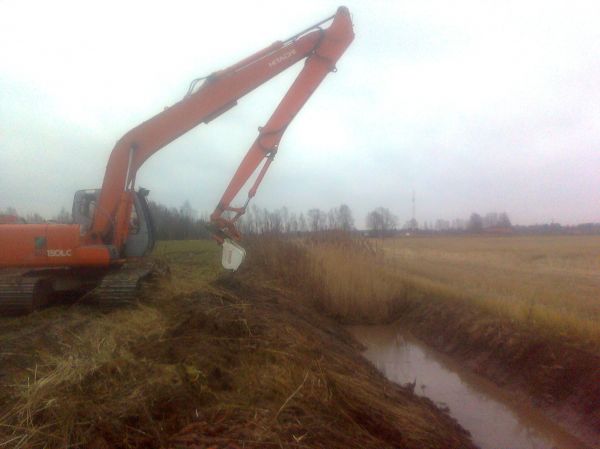 ojan niiittoa
ojan niittoa hitatsilla. 
Avainsanat: hitachi 150 michaelis