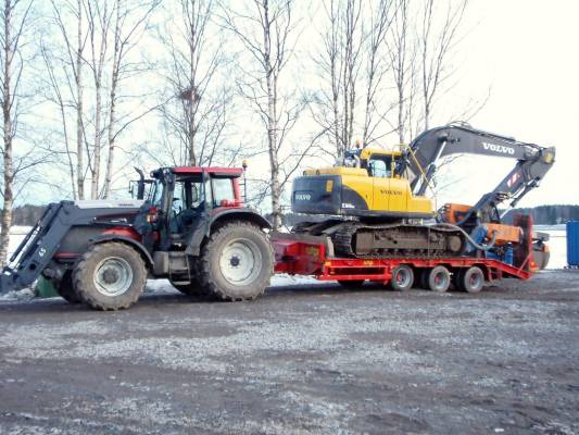 Valtra T171 ja Volvo
Avainsanat: T171 volvo