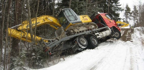 liukasta
tie aurattiin vasta vahingon jälkeen.jäi puomista mäntyävasten.
Avainsanat: Haaverit