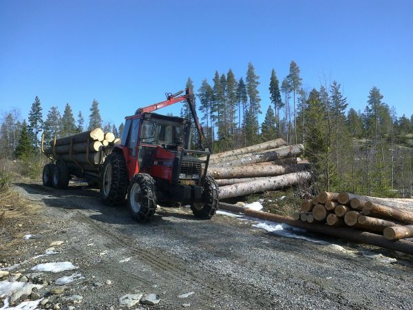 Tukin ajoa
Valmet 605 ja Patu 2710
Avainsanat: Valmet 605 Patu 2710