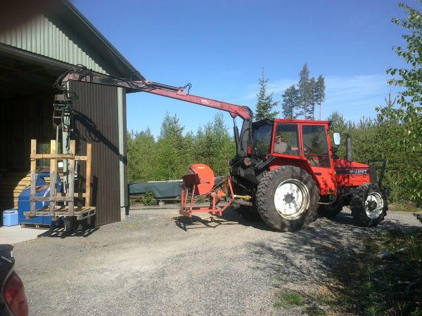 Valmet 605, Patu 2710 ja Hakki
Klapin tekoon lähdössä 30 asteen lämpötilassa.
Avainsanat: Valmet 605, Patu 2710 ja Hakki