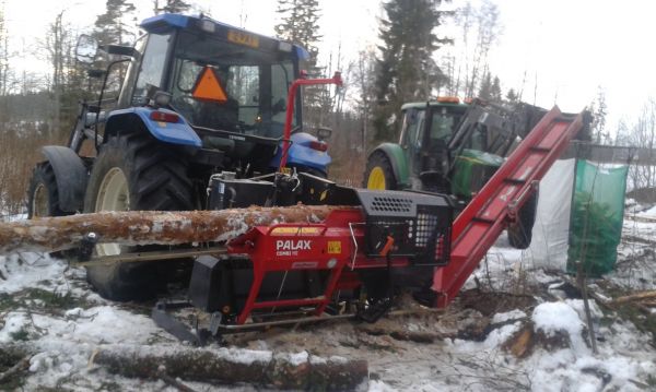 Klapin teon alottelua...
NH TS 90, Palax combi m2 ja JD 6320 SE
Avainsanat: NH Palax JD